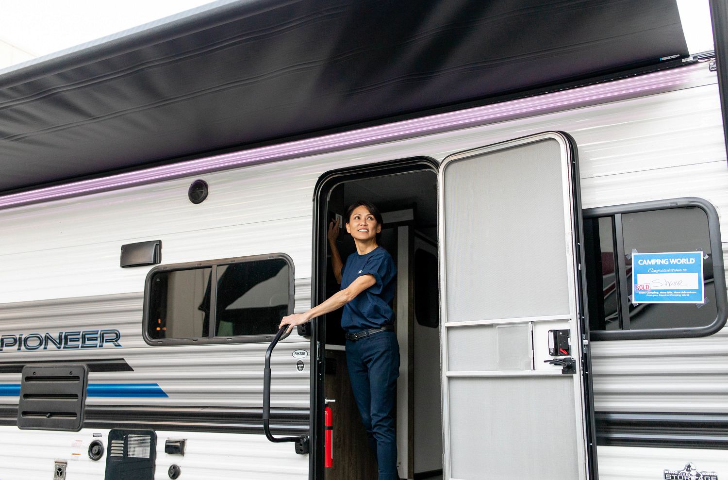 design-choosing-a-retractable-rv-awning-01-2023 