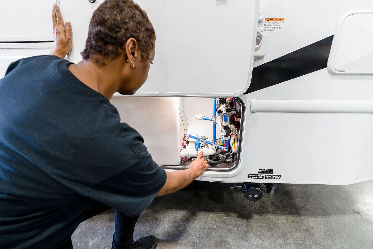 How To Fill an RV Fresh Water Tank - Camping World Blog