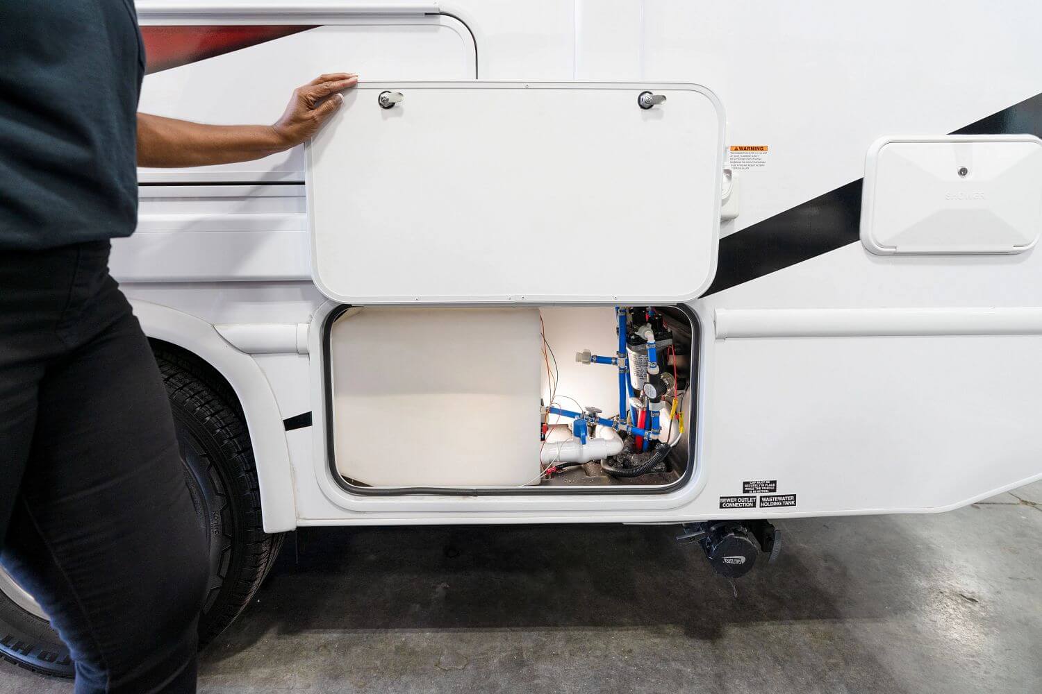 How To Fill an RV Fresh Water Tank - Camping World Blog