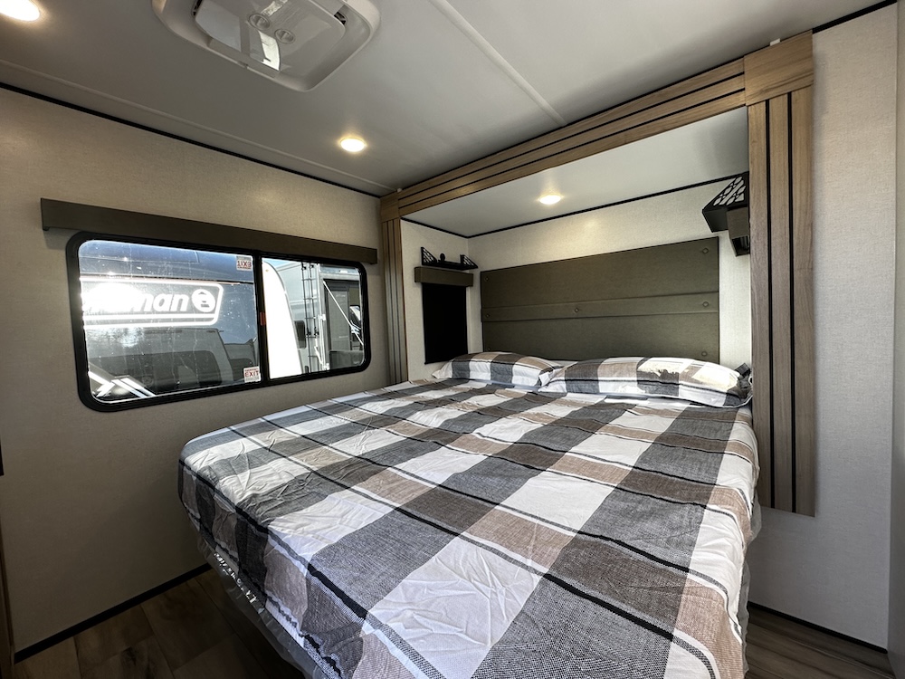 Coleman Legacy 2550FK Bedroom
