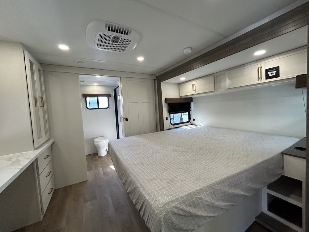Transcend 275FKT Bedroom