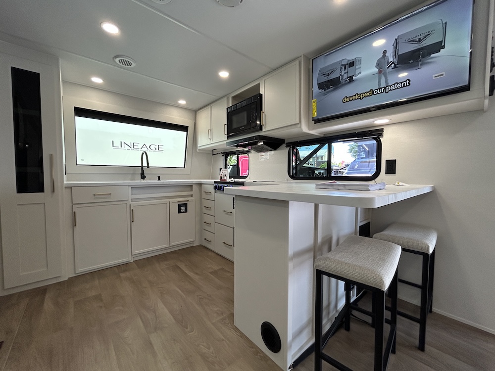 Transcend 275FKT Kitchen